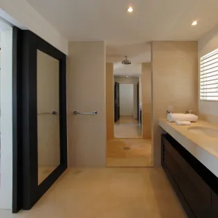 13.1 the view bungalow bathroom SBP